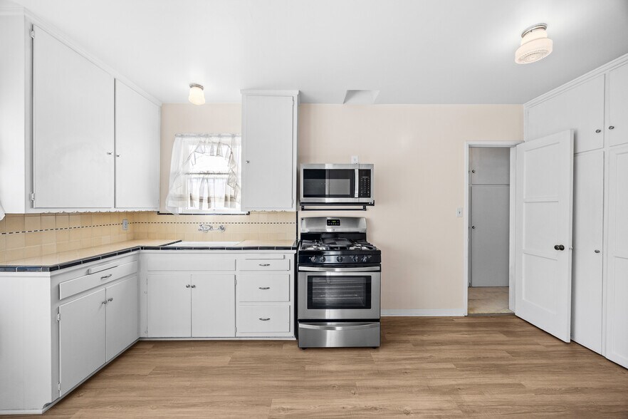 More Photos Of 1047 N San Gabriel Ave, Azusa Apartments For Sale