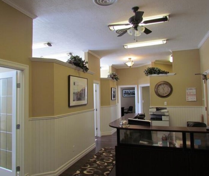 More Photos Of 10140 101 Ave, Lac La Biche Office For Sale