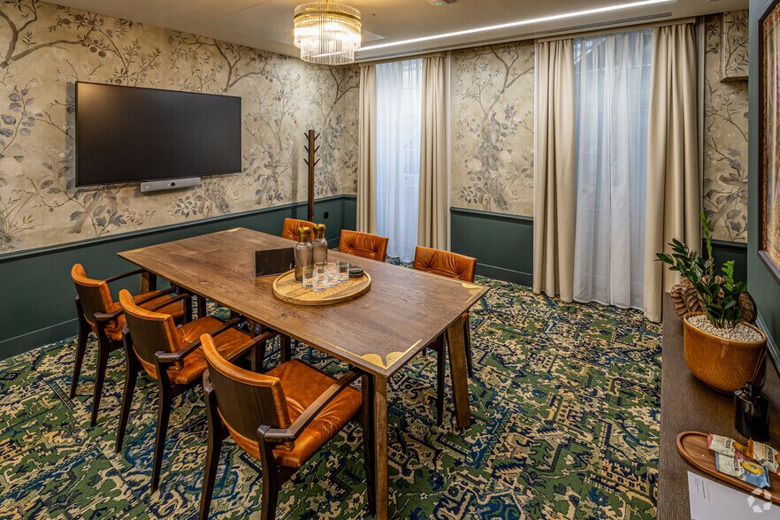 More Photos Of 75 Grosvenor St, London Coworking Space