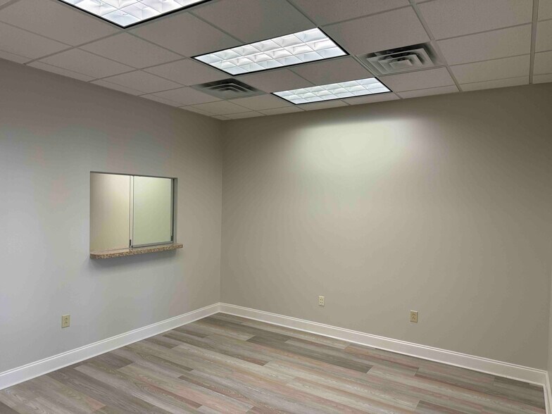 More Photos Of 897 Von Kolnitz Rd, Mount Pleasant Medical For Lease