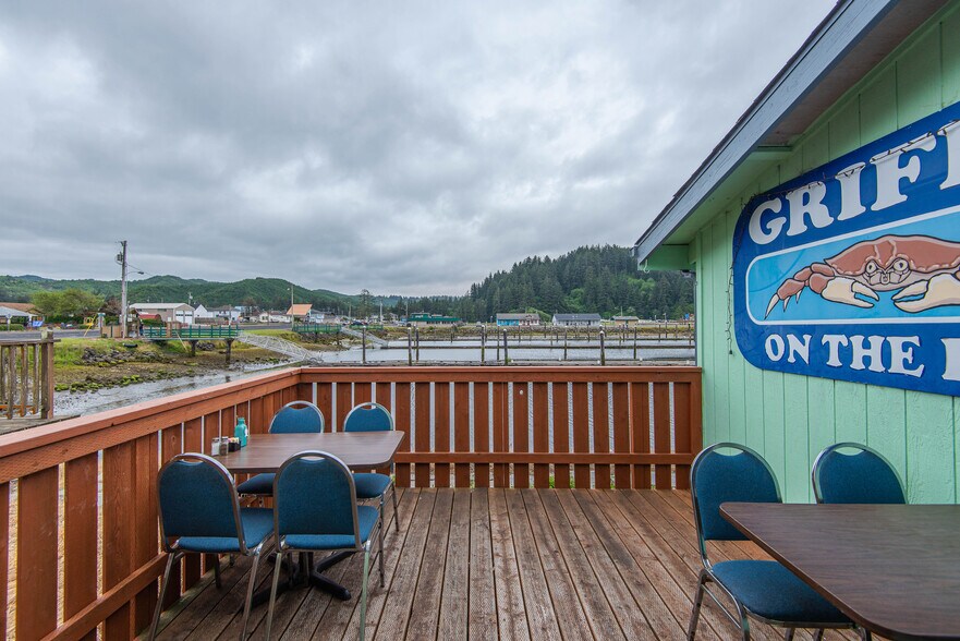 More Photos Of 142 Bay Front Loop, Winchester Bay General Retail For Sale
