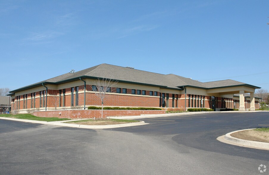 Primary Photo Of 650 Dakota St, Crystal Lake Medical For Lease