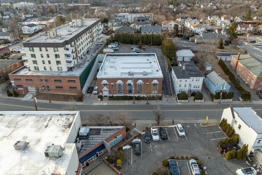 More Photos Of 271 Main St, Eastchester Light Distribution For Lease