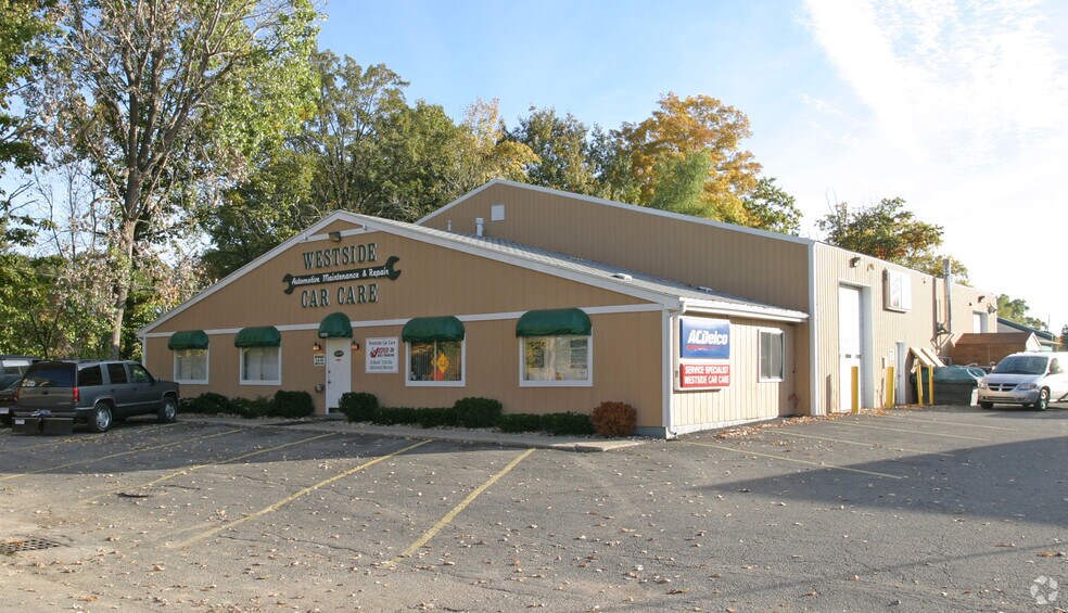 More Photos Of 409 Lentz Ct, Lansing Auto Repair For Sale