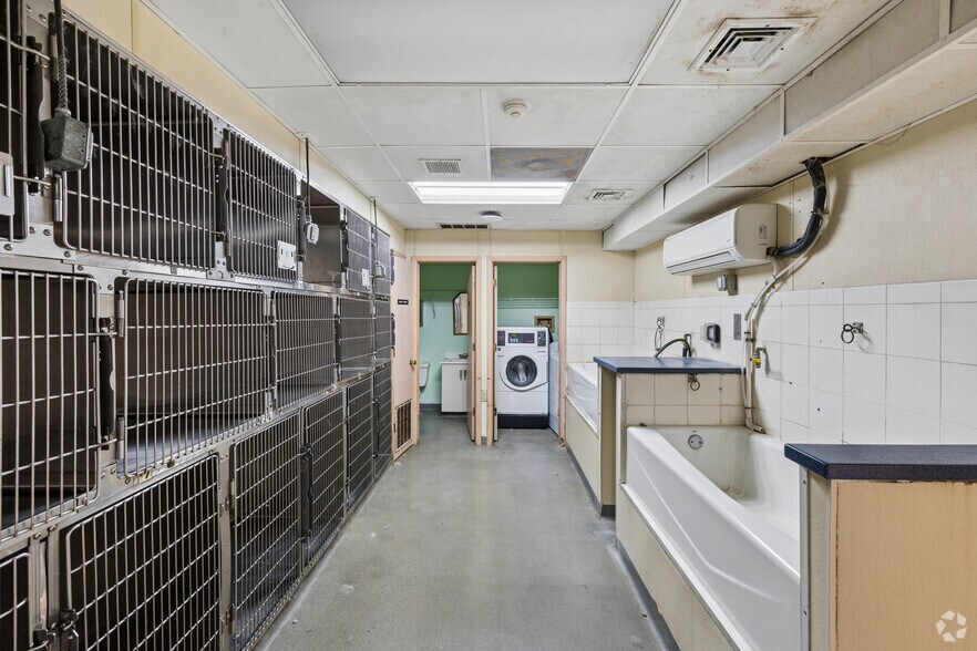 More Photos Of 262 Main St, Madison Veterinarian Kennel For Sale