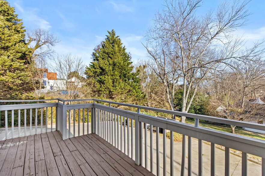 More Photos Of 90 E Moreno St, Buford Office Residential For Sale