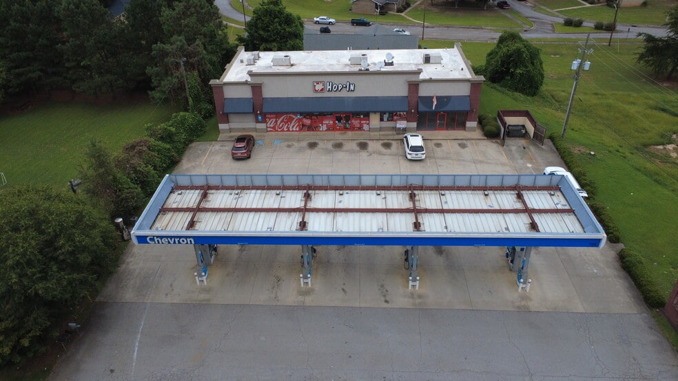 More Photos Of 725 Alabama St, Carrollton Service Station For Lease