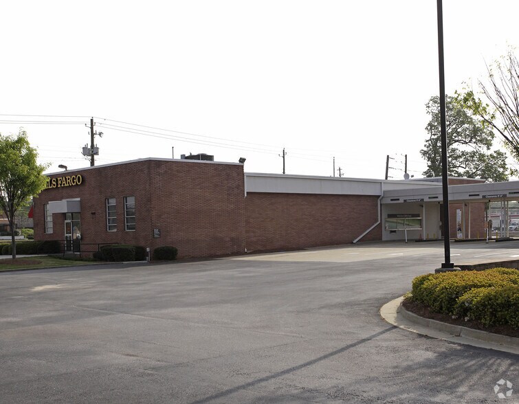 More Photos Of 590 S Central Ave, Hapeville Bank For Lease
