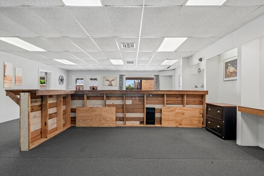 More Photos Of 203 N Spring St, Grand Saline Office For Sale