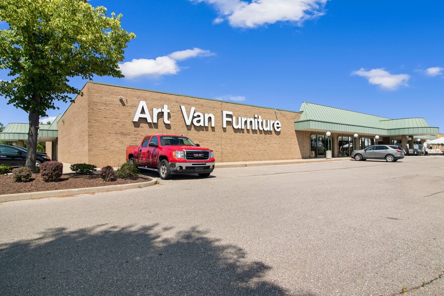 More Photos Of 4095 E Court St, Burton Freestanding For Lease