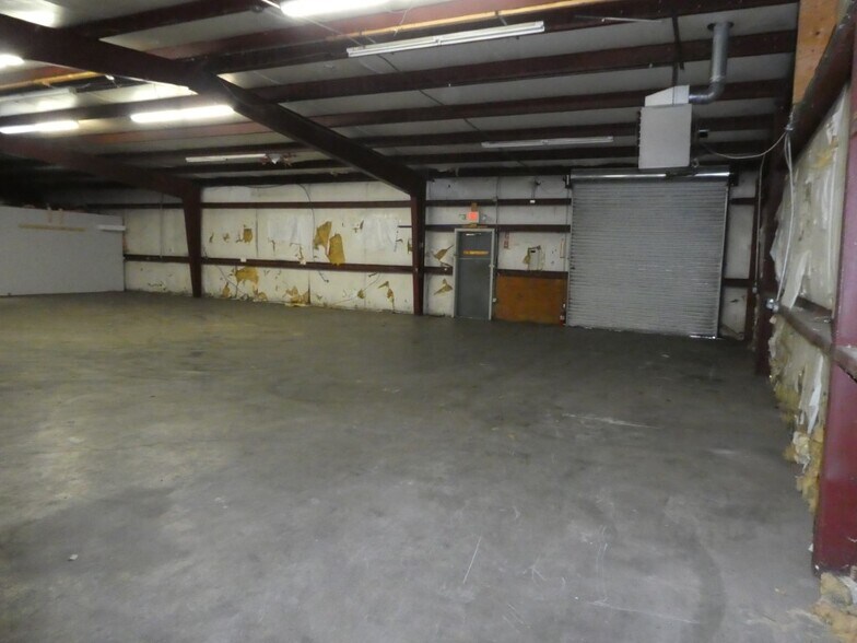 More Photos Of 6217 Enterprise Dr, Knoxville Light Distribution For Lease