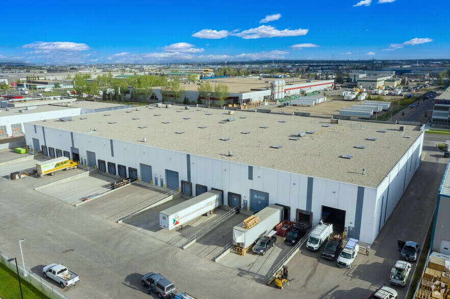 More Photos Of 5423 61 Av SE, Calgary Warehouse For Sale