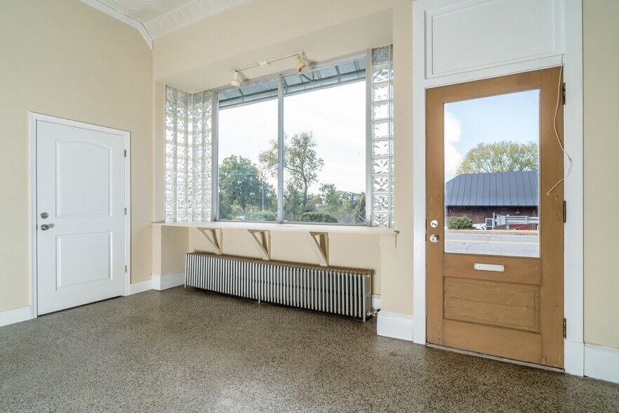 More Photos Of 502 First St, Shenandoah Loft Creative Space For Lease