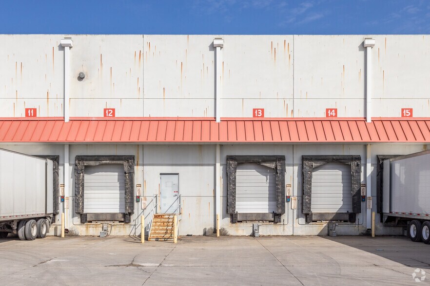 More Photos Of 1010 SE 54th St, Ankeny Distribution For Lease