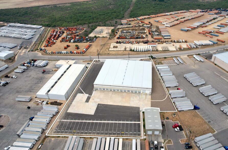 More Photos Of 13609 Evolution Lp, Laredo Warehouse For Lease