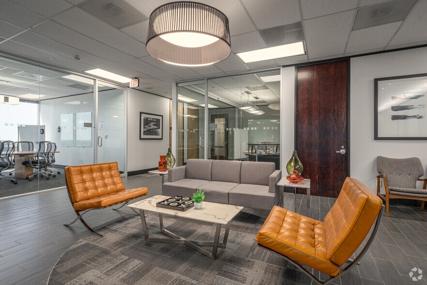 Primary Photo Of 12 Greenway Plz, Houston Coworking Space