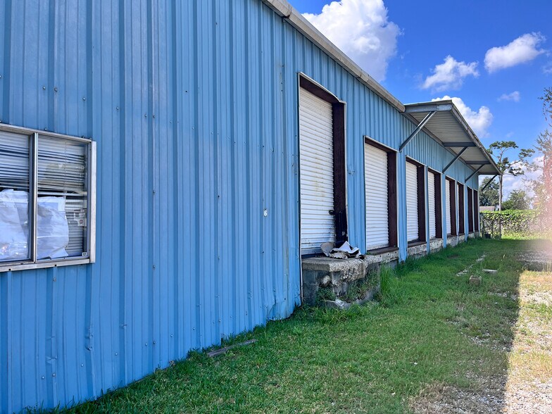 More Photos Of 2304 Kirkman St, Lake Charles Warehouse For Sale