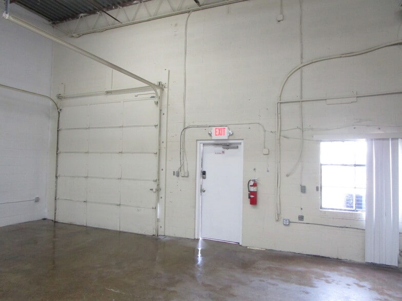 More Photos Of 7241-7257 Gabe Ct, Manassas Warehouse For Lease