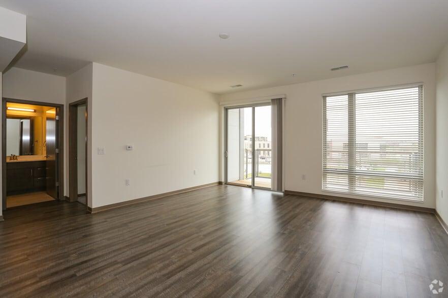 More Photos Of 7955-7973 S Main St, Oak Creek Apartments For Lease