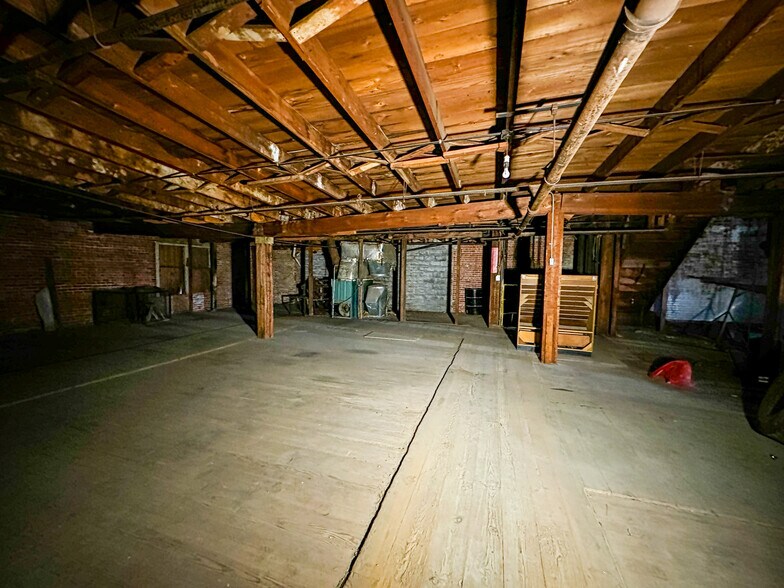 More Photos Of 230 D St NE, Miami Warehouse For Sale