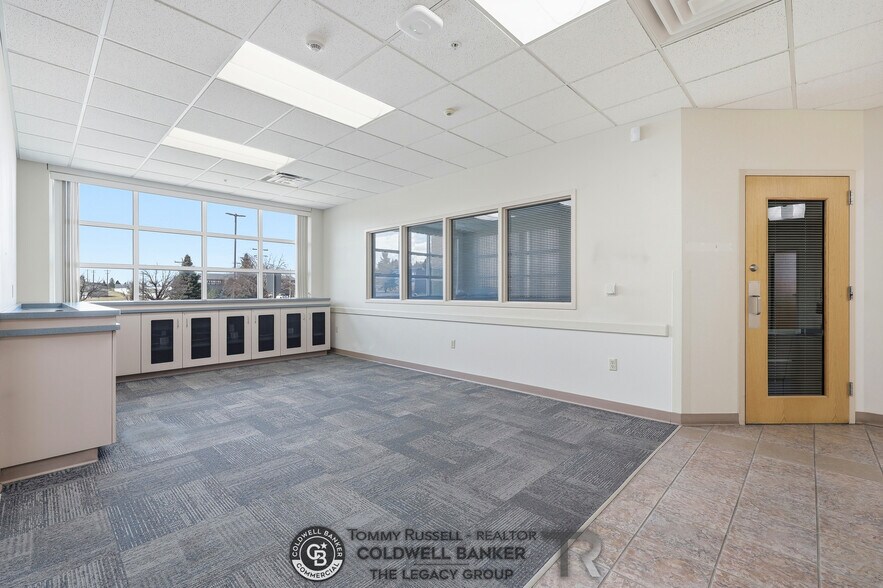 More Photos Of 733 Landmark Dr, Casper Medical For Sale