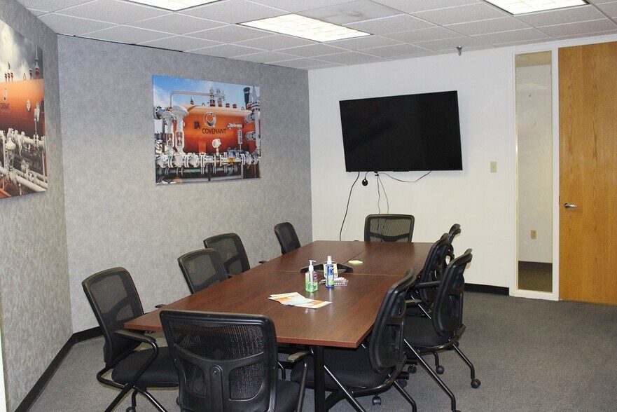 More Photos Of 1004 N Big Spring St, Midland Office For Lease