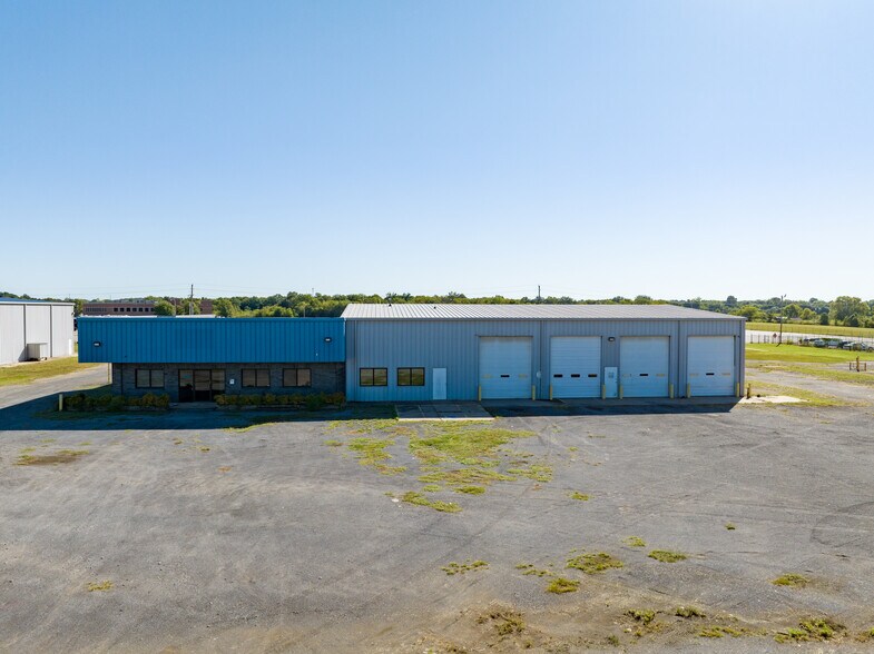 More Photos Of 3010 Industrial Park Rd, Van Buren Warehouse For Sale