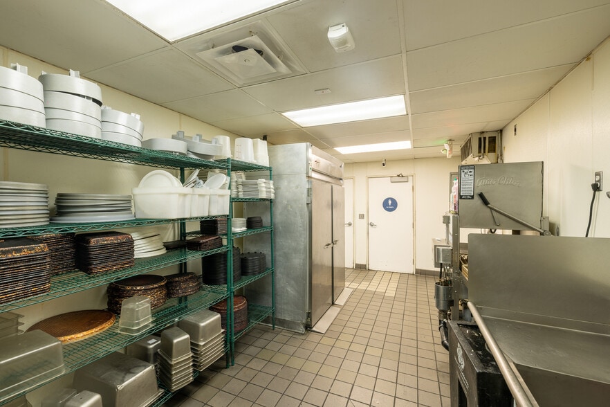 More Photos Of 12203 Hawthorne Blvd, Hawthorne Storefront For Sale