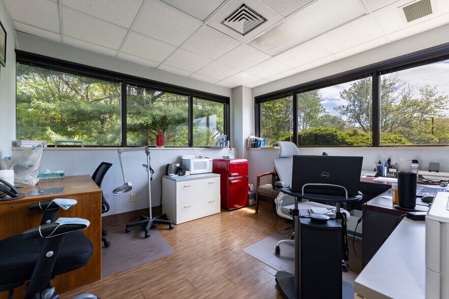 More Photos Of 360 Kingstown Rd, Narragansett Medical For Sale