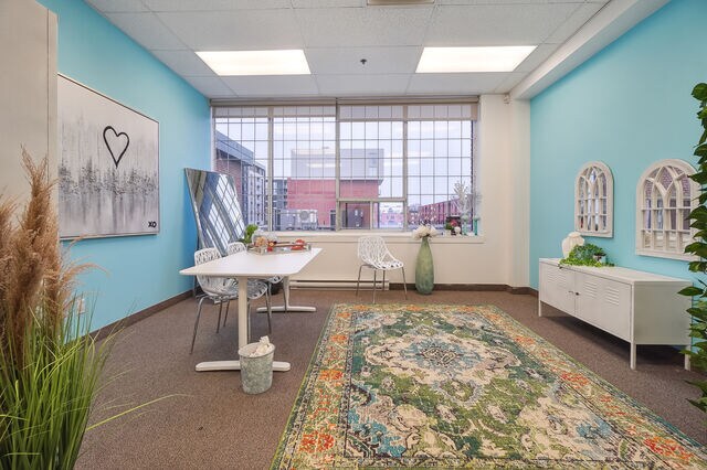 More Photos Of 4360 Ch de la Côte-de-Liesse, Mt Royal Showroom For Lease