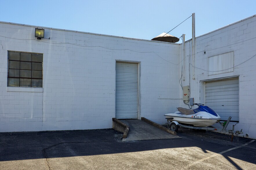 More Photos Of 50 N Harrison St, York Warehouse For Sale
