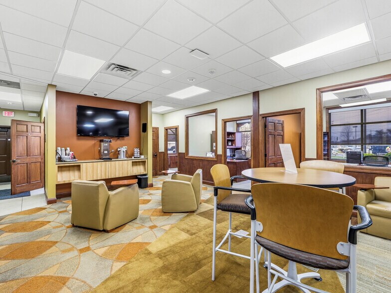 More Photos Of 101 Jack St, Hendersonville Bank For Sale