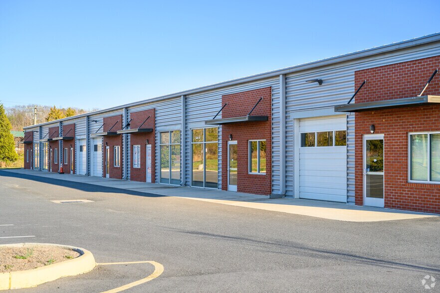 More Photos Of 25 Centreport Pky, Stafford Flex For Lease