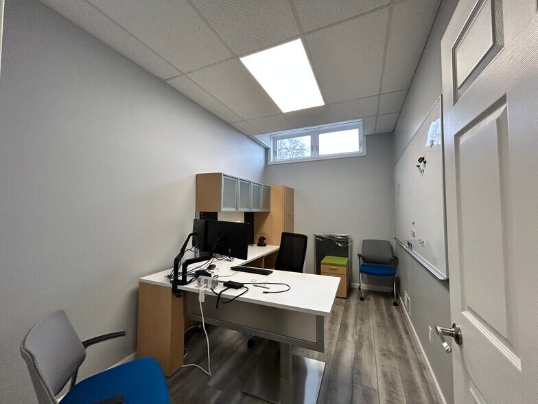 More Photos Of 150 Riverside Dr, Battle Creek Office For Sale