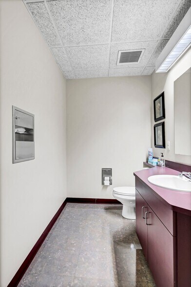 More Photos Of 1511 Northway Dr, Saint Cloud Medical For Sale