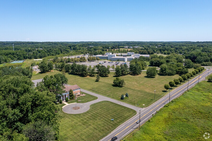 More Photos Of 15 Main St, Holmdel Office For Sale