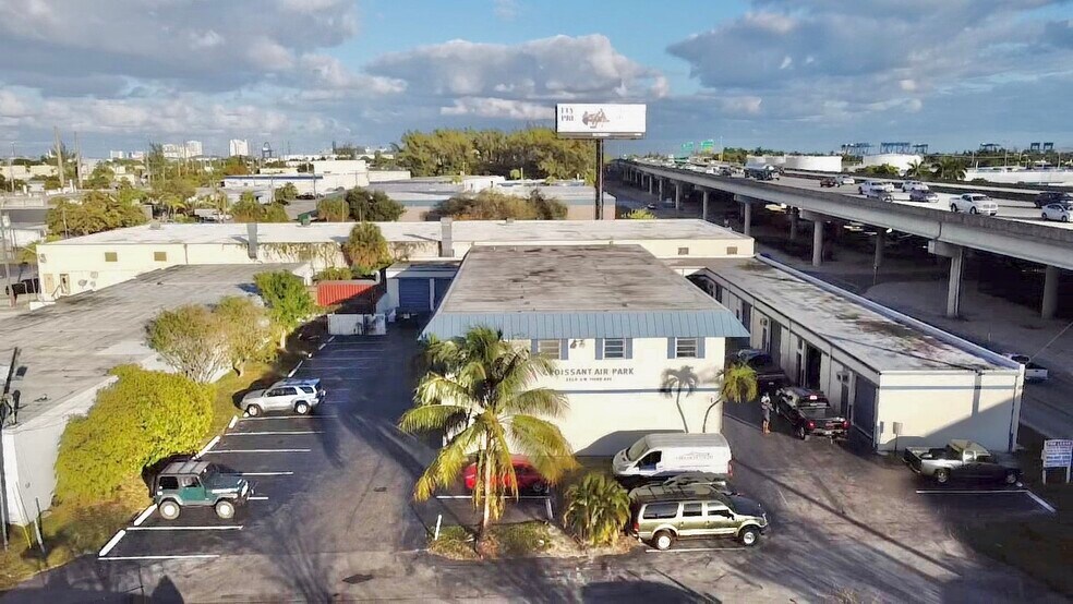 More Photos Of 3350 SW 3rd Ave, Fort Lauderdale Showroom For Sale