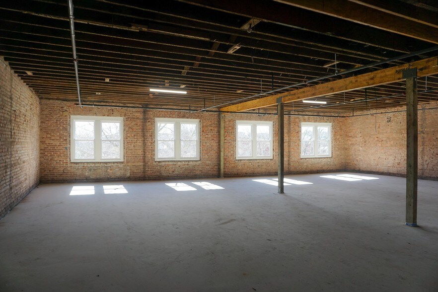 More Photos Of 656-658 S Main St, Greenville Loft Creative Space For Sale