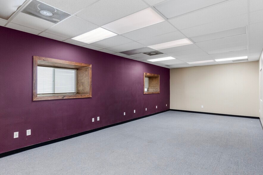 More Photos Of 410 W J St, Tehachapi Light Manufacturing For Sale