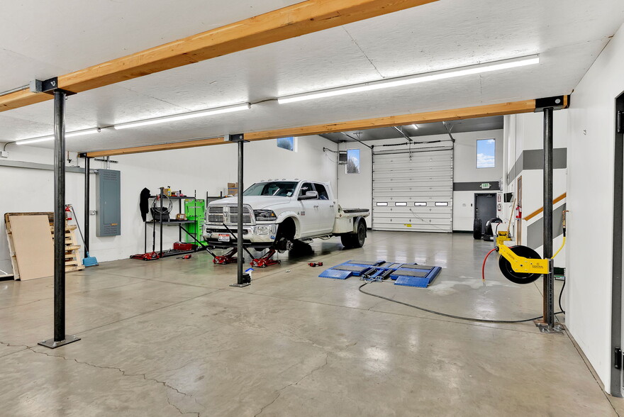 More Photos Of 11445 N Reed Rd, Hayden Warehouse For Lease