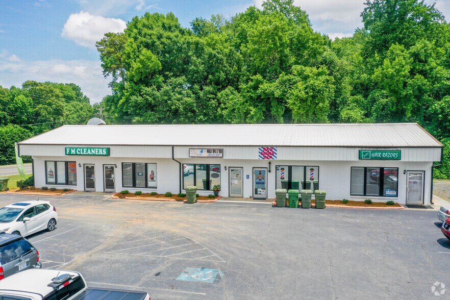 More Photos Of 818 Tom Hall St, Fort Mill Storefront For Sale