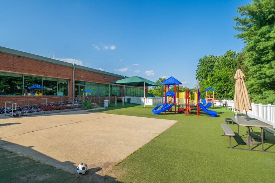 More Photos Of 1220 Ward Ave, West Chester Flex For Lease