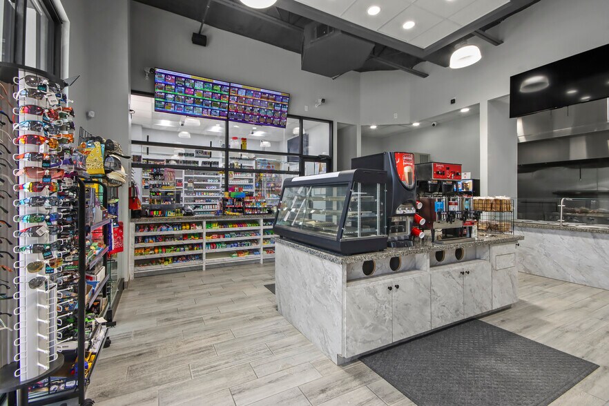 More Photos Of 7434 TX-35, Alvin General Retail For Sale