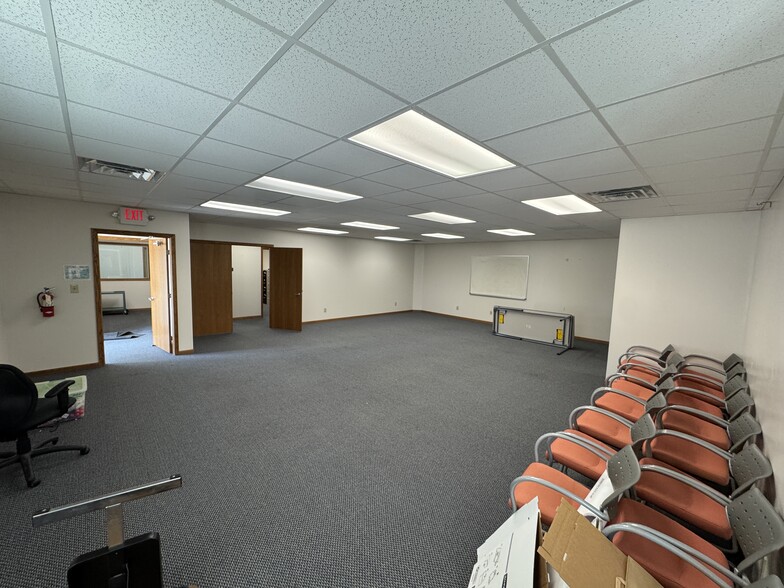More Photos Of 1985 Eagle Pass, Wooster Office Residential For Sale