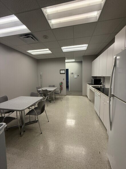 More Photos Of 3365 Sligo Rd, Haughton Office For Sale