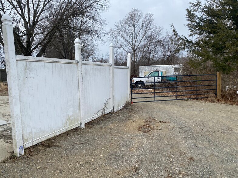 More Photos Of 137 Overlook Rd, Poughkeepsie Warehouse For Lease