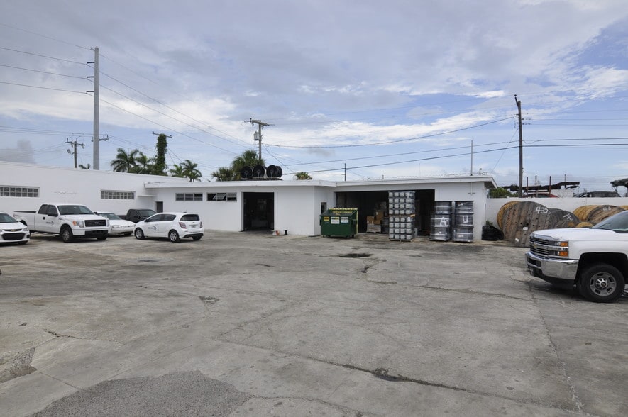 More Photos Of 842 NW 7th Ter, Fort Lauderdale Warehouse For Sale