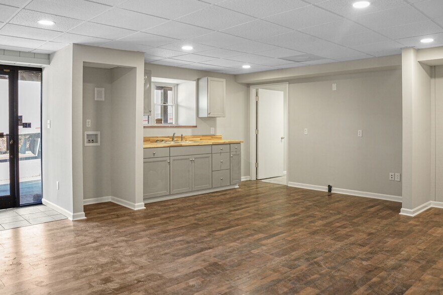 More Photos Of 300 E Gold St, Kings Mountain Office For Lease