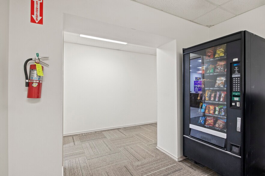 More Photos Of 412 Texas Highway 37, Mount Vernon Medical For Sale