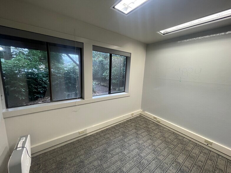 More Photos Of 720 8th Ave, Kirkland Flex For Sale